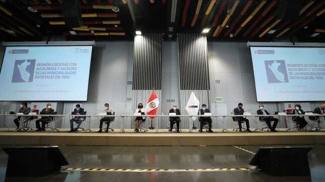 TITULAR DE CONSEJO DE MINISTROS ANUNCIÓ EN REUNIÓN CON ALCALDES DISTRITALES APROBACIÓN DE PROYECTO DE DL PARA IMPULSAR “OBRAS POR IMPUESTOS