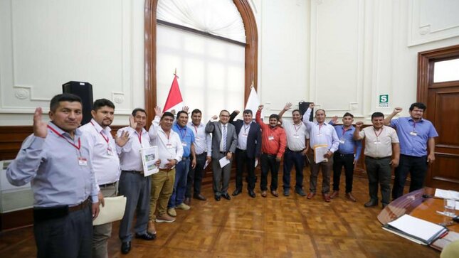 PCM se reúne con alcaldes distritales y provinciales para impulsar la ejecución de sus obras