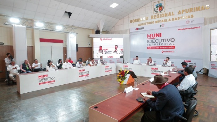 Premier Adrianzén invoca a autoridades de Apurímac a fortalecer capacidades para ejecutar 898 proyectos previstos para el 2025