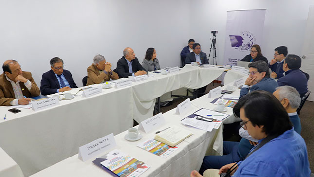 Secretaría de Descentralización de la PCM participó en Encuentro de Cámaras de Comercio de la Macroregión Sur promovido por la CONFIEP
